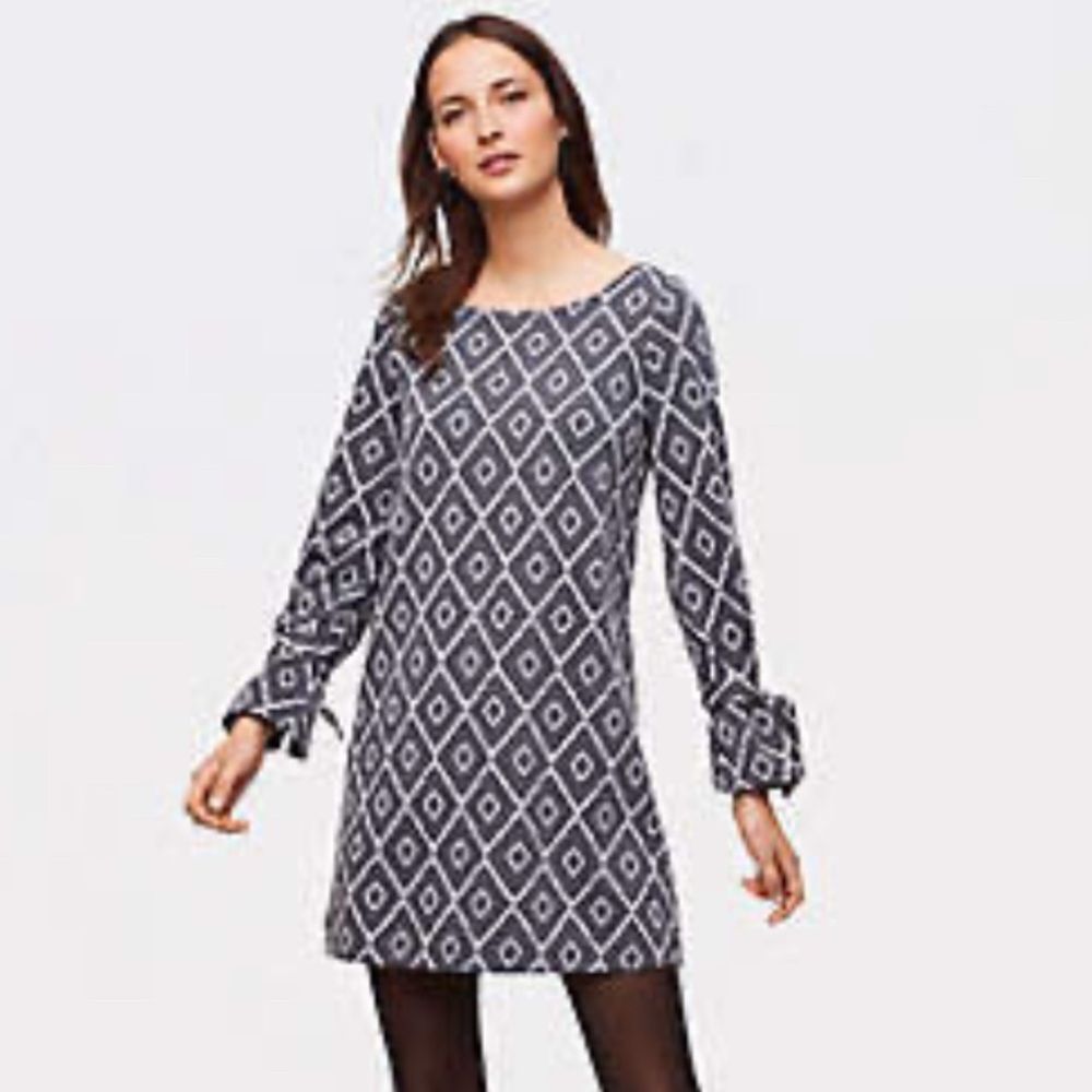 LOFT Gray & White Diamond Print Long Sleeve Shift Dress w Tie Cuffs Size Small